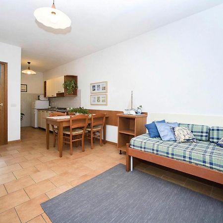 Terraced House In The Ca' Del Pino Holiday Complex With Communal Pool In Bibione Buitenkant foto