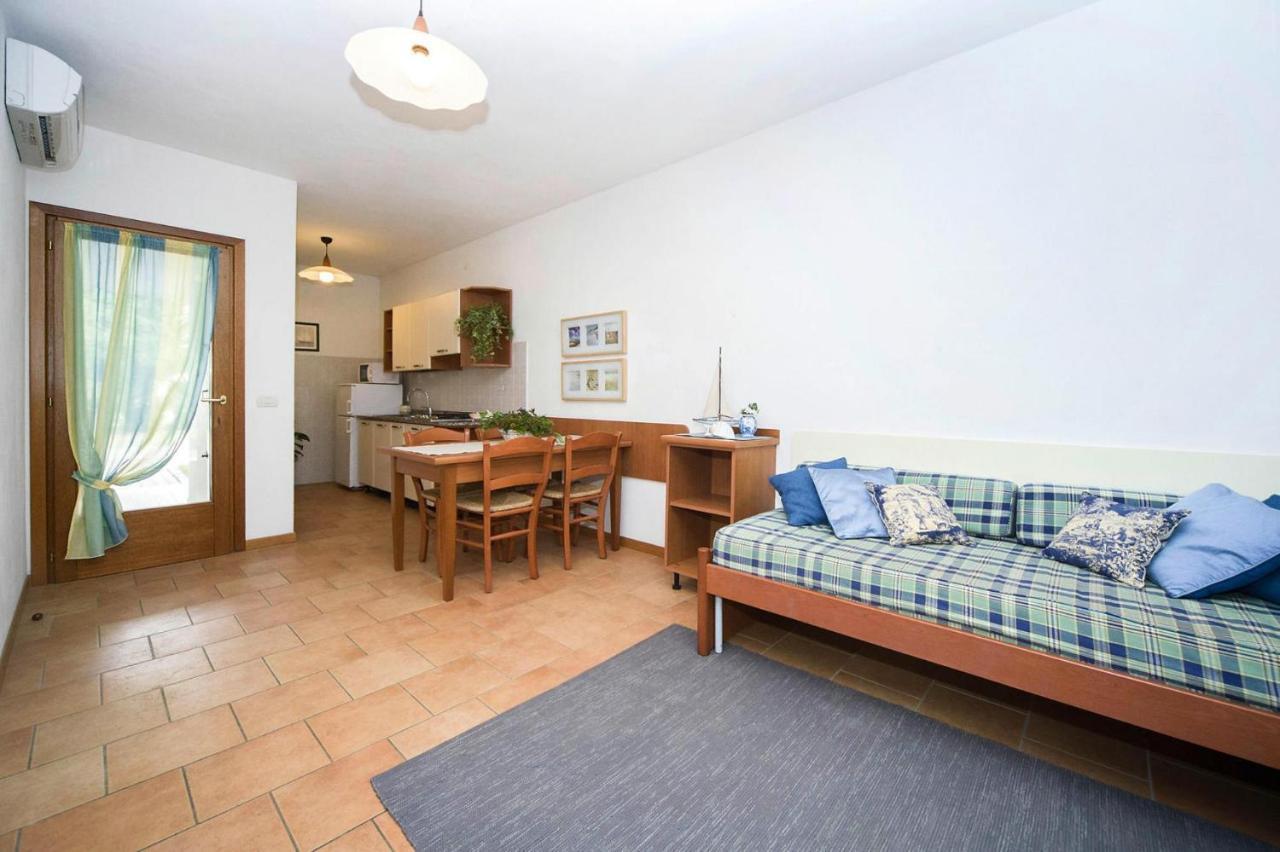 Terraced House In The Ca' Del Pino Holiday Complex With Communal Pool In Bibione Buitenkant foto