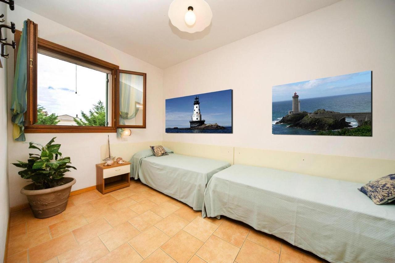 Terraced House In The Ca' Del Pino Holiday Complex With Communal Pool In Bibione Buitenkant foto