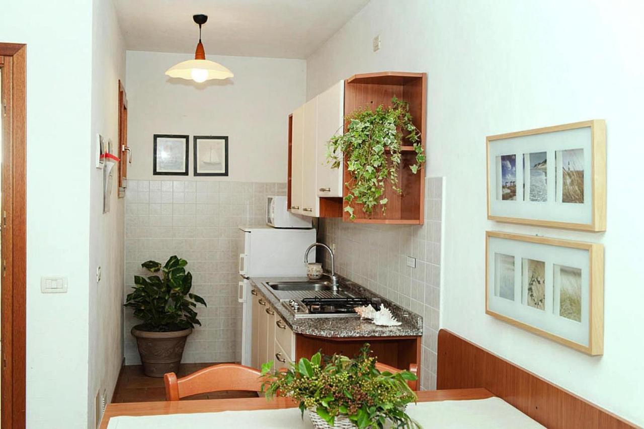 Terraced House In The Ca' Del Pino Holiday Complex With Communal Pool In Bibione Buitenkant foto