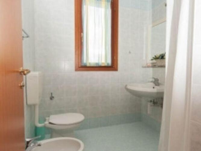 Terraced House In The Ca' Del Pino Holiday Complex With Communal Pool In Bibione Buitenkant foto